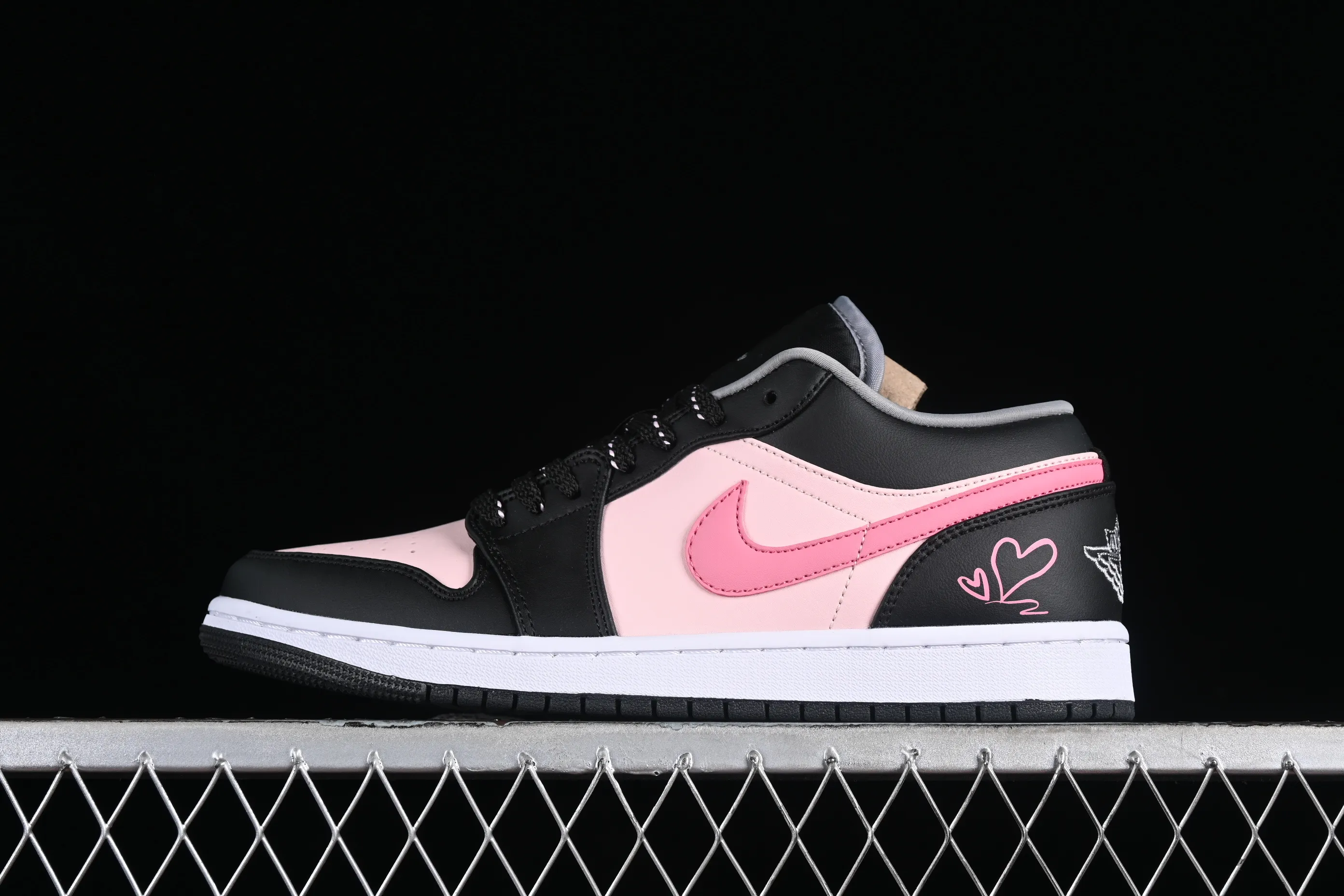 All categories Air Jordan Jordan series basketball shoes Air Jordan 1 Low Air Jordan 1 Low AJ1 Joe 1 Valentine's Day customized low-bang cultural casual sneakers 553558-040